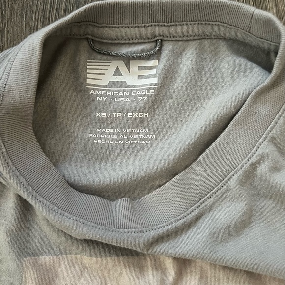 American Eagle Graphic Tee XS Gray “Finding Balance” Mountain Print - Picture 3 of 5